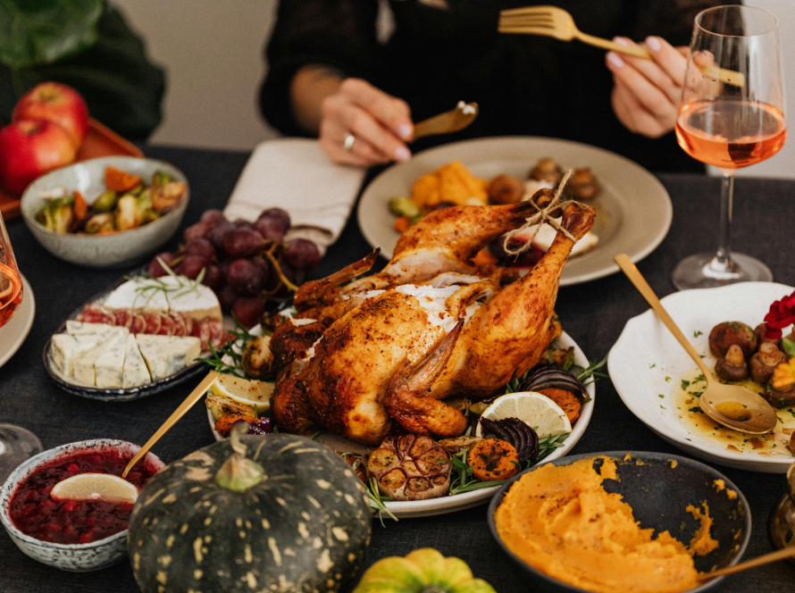 traditional turkey holiday dinner
